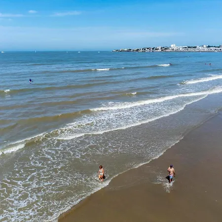 Centre-ville : Plages Et Commerces A Pied, Balcon, Parking Gratuit - Fr-1-550-7 Royan