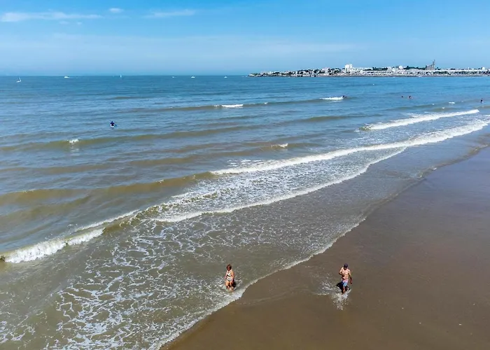 Centre-ville : Plages Et Commerces A Pied, Balcon, Parking Gratuit - Fr-1-550-7 Royan