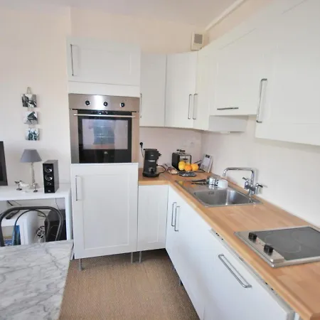 Centre-ville : Plages Et Commerces A Pied, Balcon, Parking Gratuit - Fr-1-550-7 Apartment *