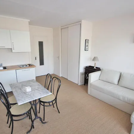 Centre-ville : Plages Et Commerces A Pied, Balcon, Parking Gratuit - Fr-1-550-7 Apartment