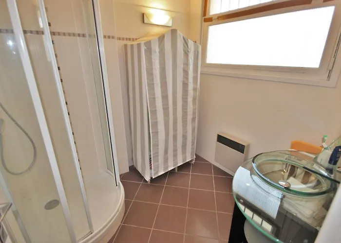 Apartment Centre-ville : Plages Et Commerces A Pied, Balcon, Parking Gratuit - Fr-1-550-7