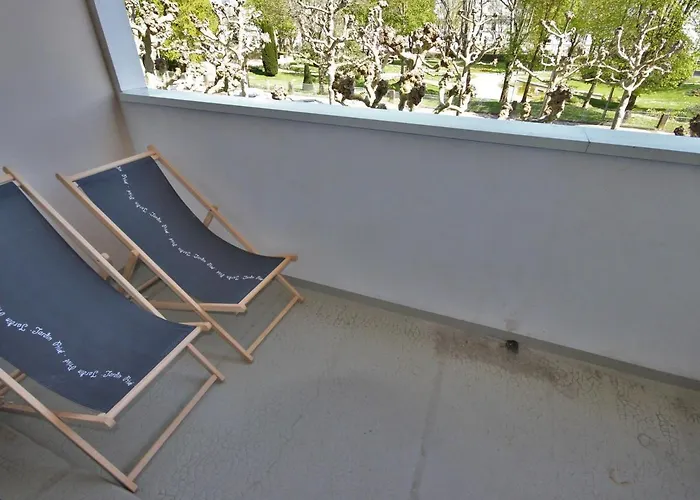 Centre-ville : Plages Et Commerces A Pied, Balcon, Parking Gratuit - Fr-1-550-7 Apartment Royan