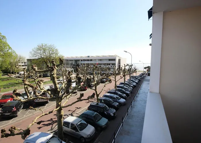 Centre-ville : Plages Et Commerces A Pied, Balcon, Parking Gratuit - Fr-1-550-7 Apartment