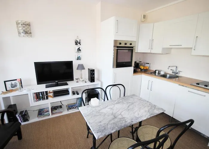 Centre-ville : Plages Et Commerces A Pied, Balcon, Parking Gratuit - Fr-1-550-7 *